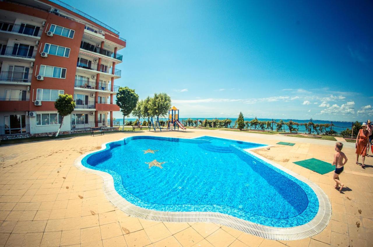 Grand Resort - Imperial Crown Fort Club - Prestige Apartments النايت المظهر الخارجي الصورة